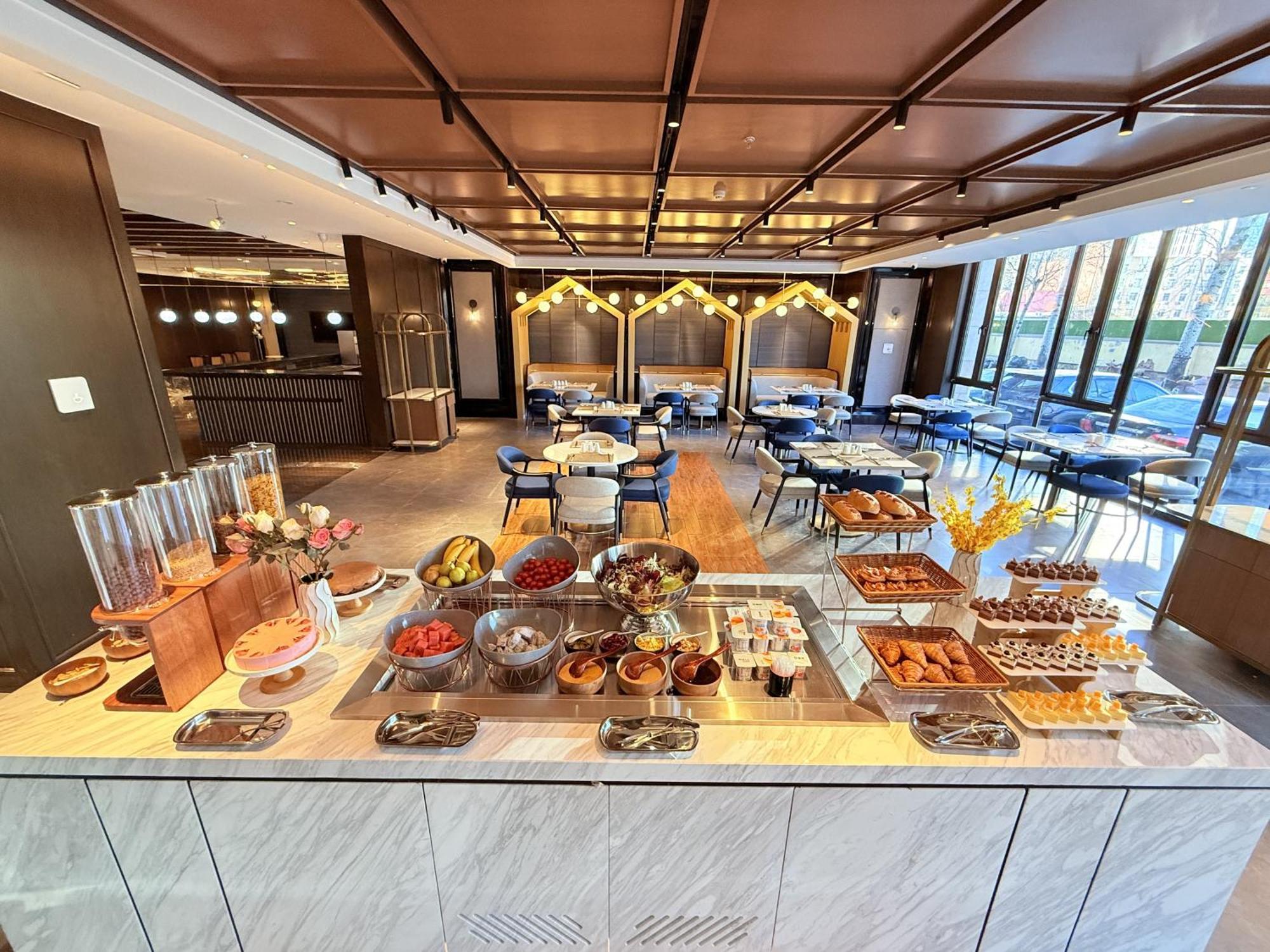 Hilton Garden Inn Beijing Guomao מראה חיצוני תמונה